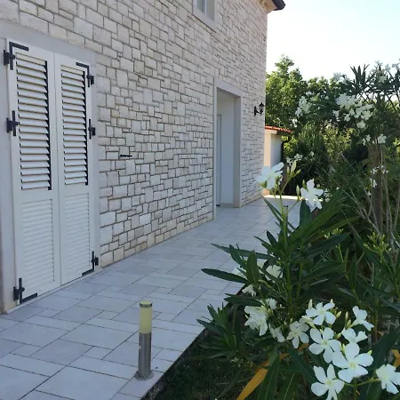 Villa Mali Raj *